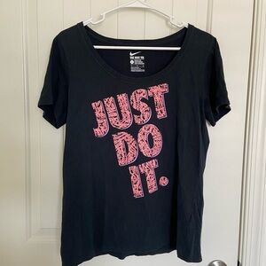 Nike‎ women’s graphic tshirt — large